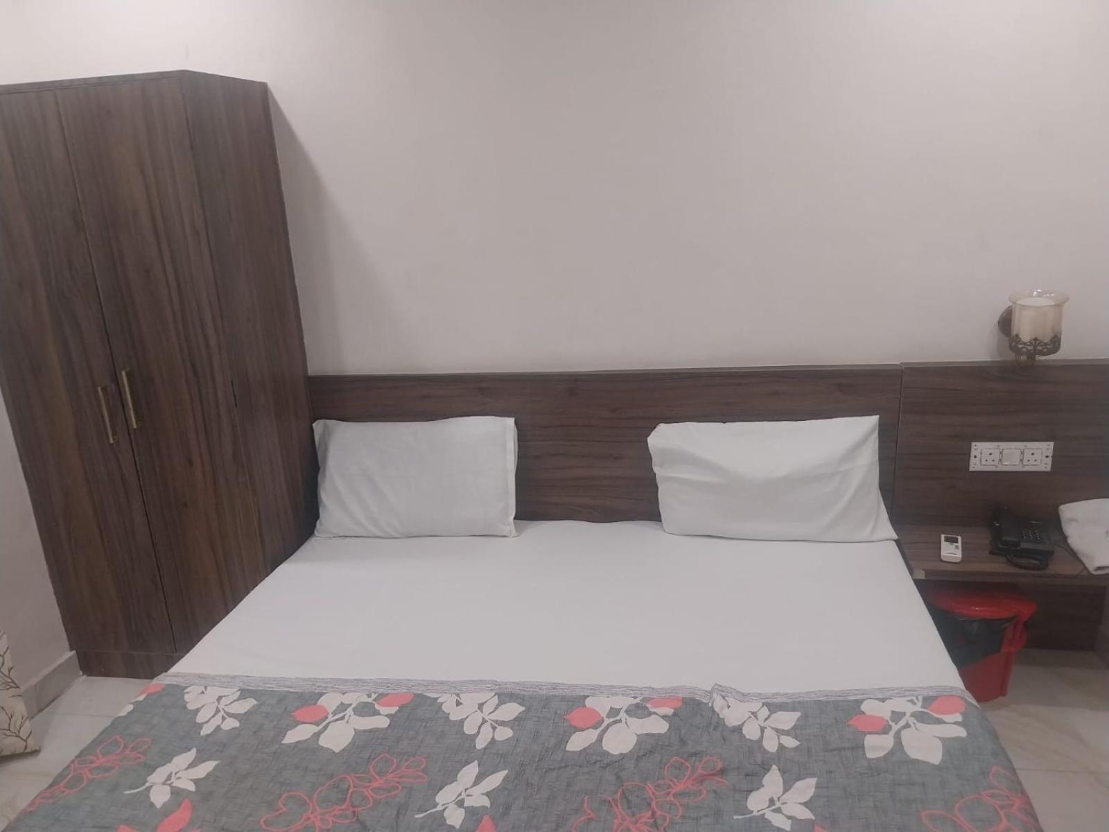 Hotel Rovers Inn Amritsar Habitación foto